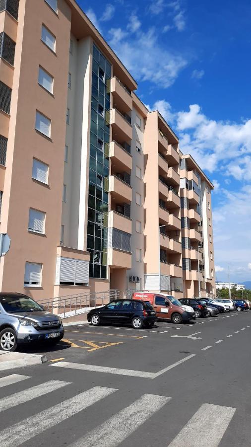 Apartman Seka Lägenhet Podgorica Exteriör bild